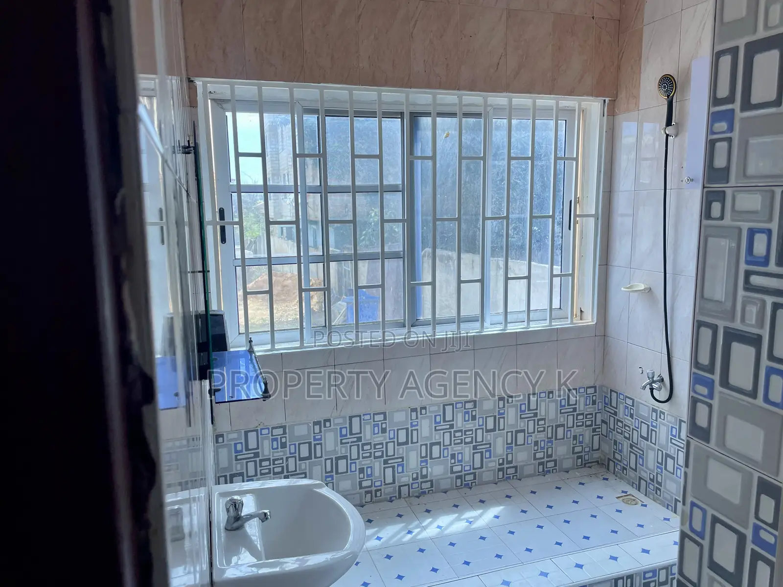 2bdrm Apartment in Kfs, Weija Junction for rent