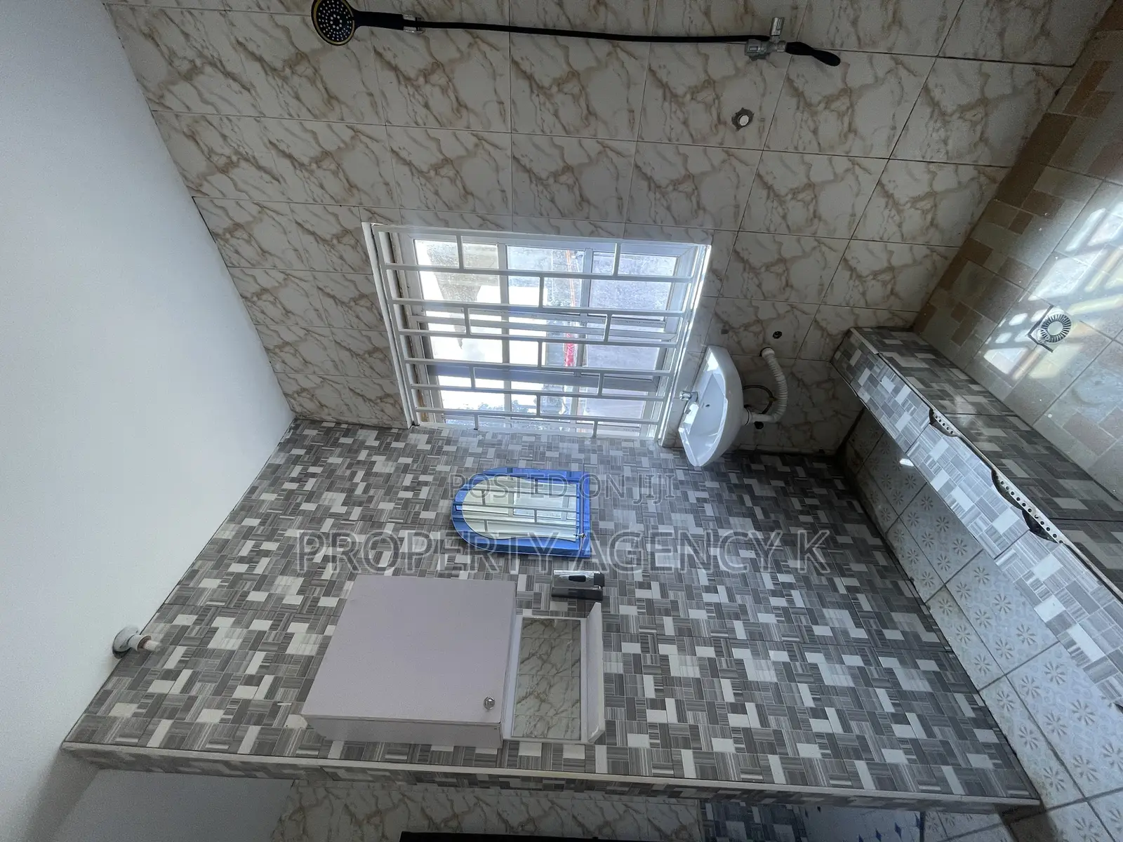 2bdrm Apartment in Kfs, Weija Junction for rent