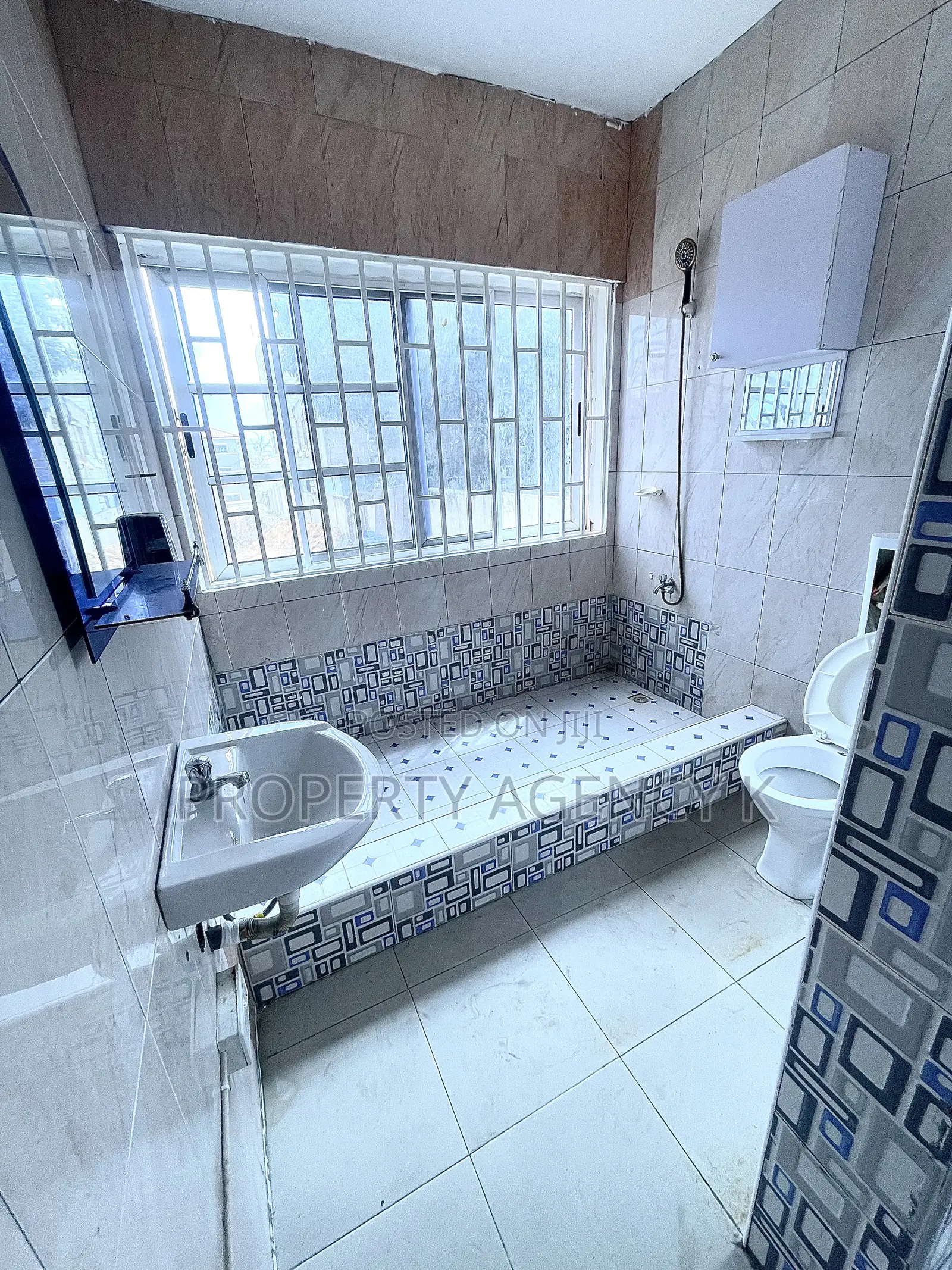 2bdrm Apartment in Kfs, Weija Junction for rent