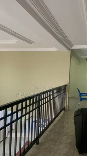 8bdrm House in Kfs, Dodowa for rent