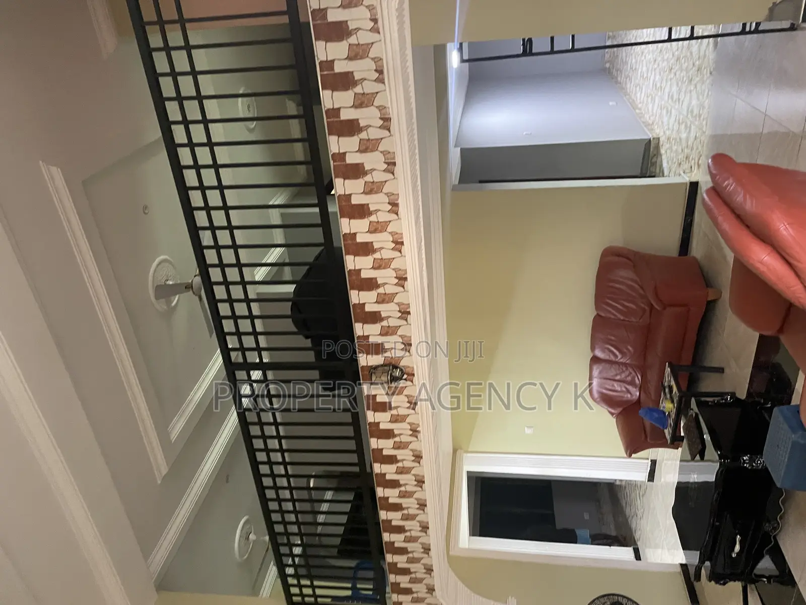 8bdrm House in Kfs, Dodowa for rent