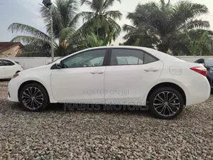 Toyota Corolla 2018 White