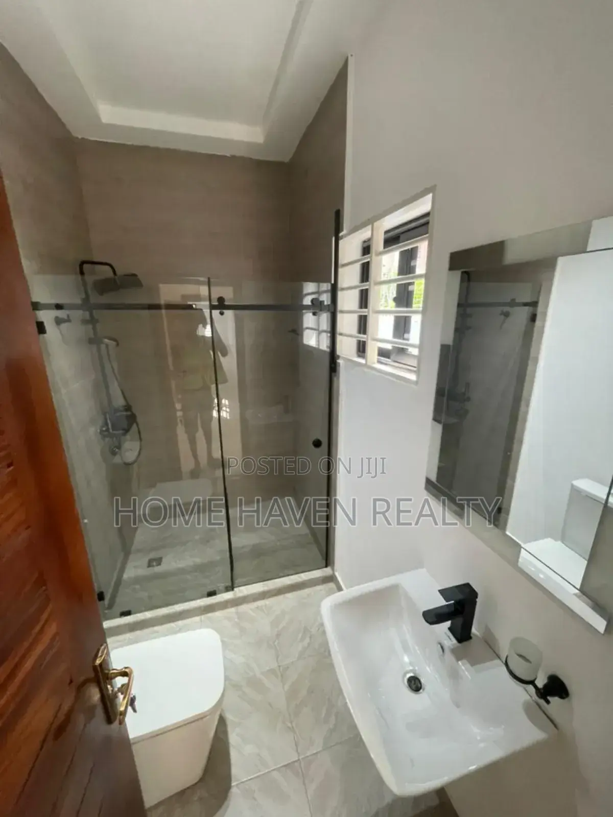 4bdrm House in Ayj Mensah, Oyarifa for sale