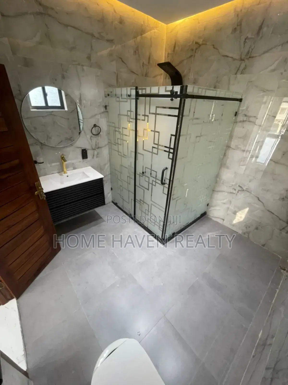 4bdrm House in Ayj Mensah, Oyarifa for sale