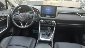 Toyota RAV4 XLE Premium AWD 2023 Black