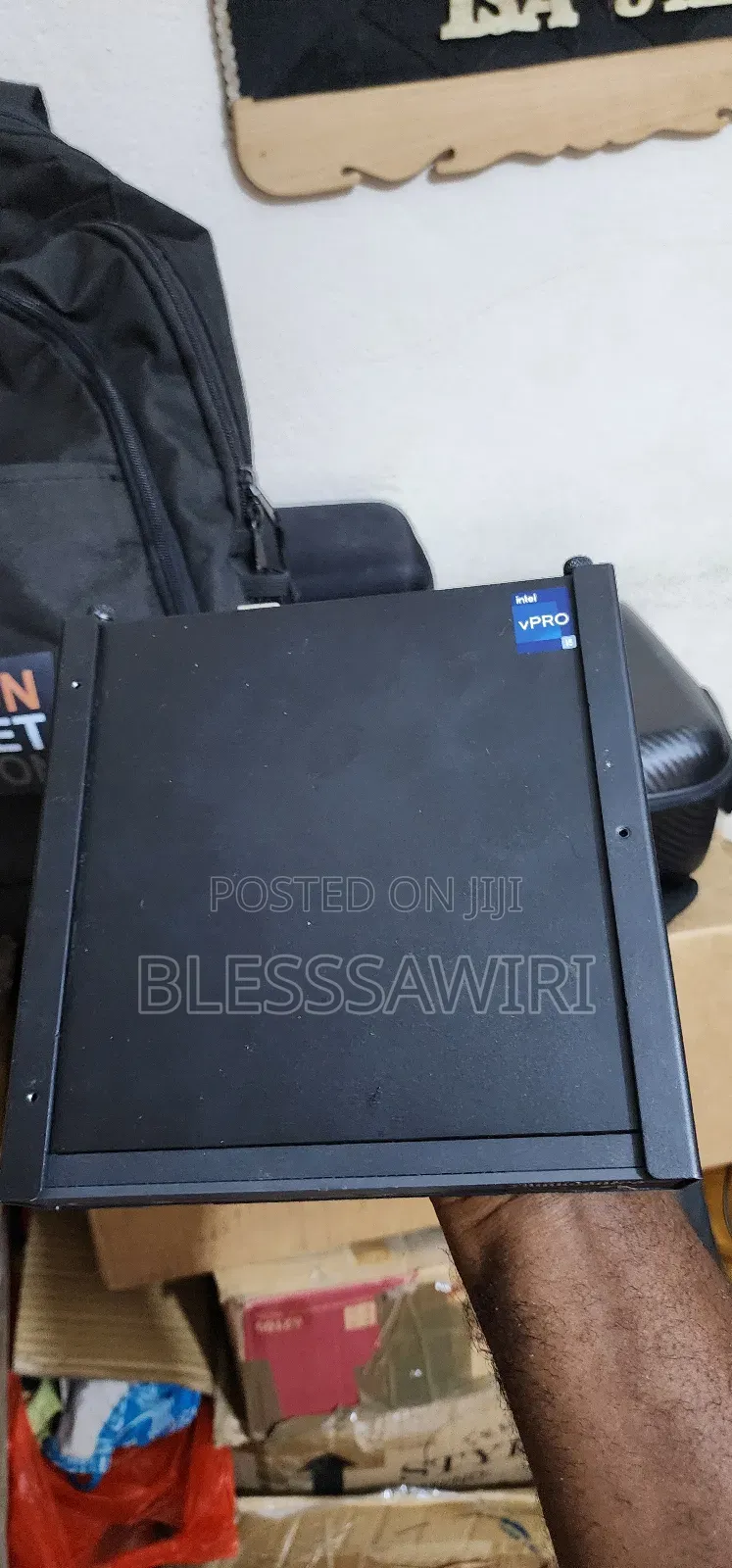 Desktop Computer Lenovo 8GB Intel Core i5 SSD 256GB