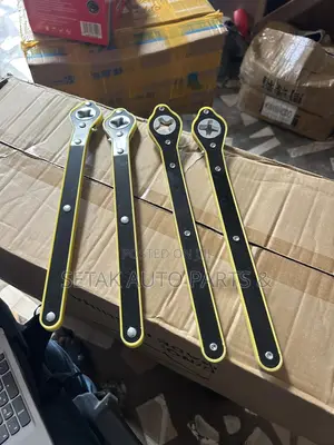 Car Jack Wrench Ratchet Lever Scissor Car Tire Changing Tool