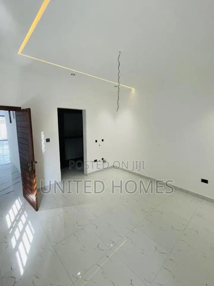 5bdrm House in Oyarifa for sale