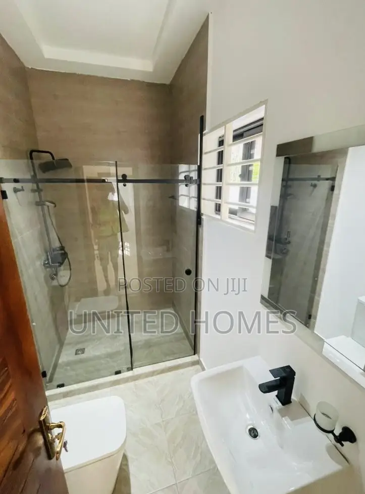 5bdrm House in Oyarifa for sale