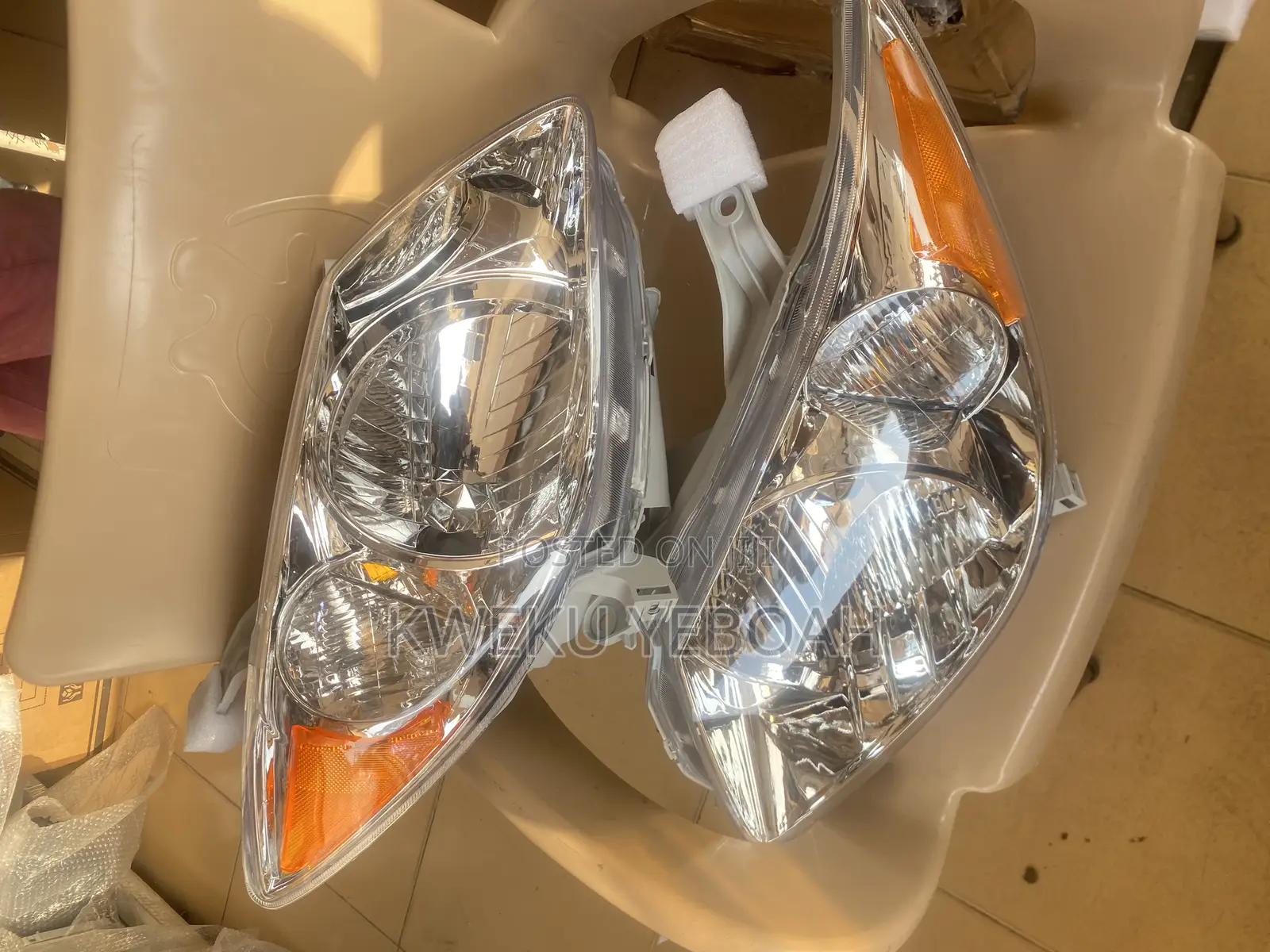 Pontiac Vibe 2005 Headlight