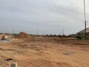 Fenced Plots// Huge Discounts- Tema Community 25