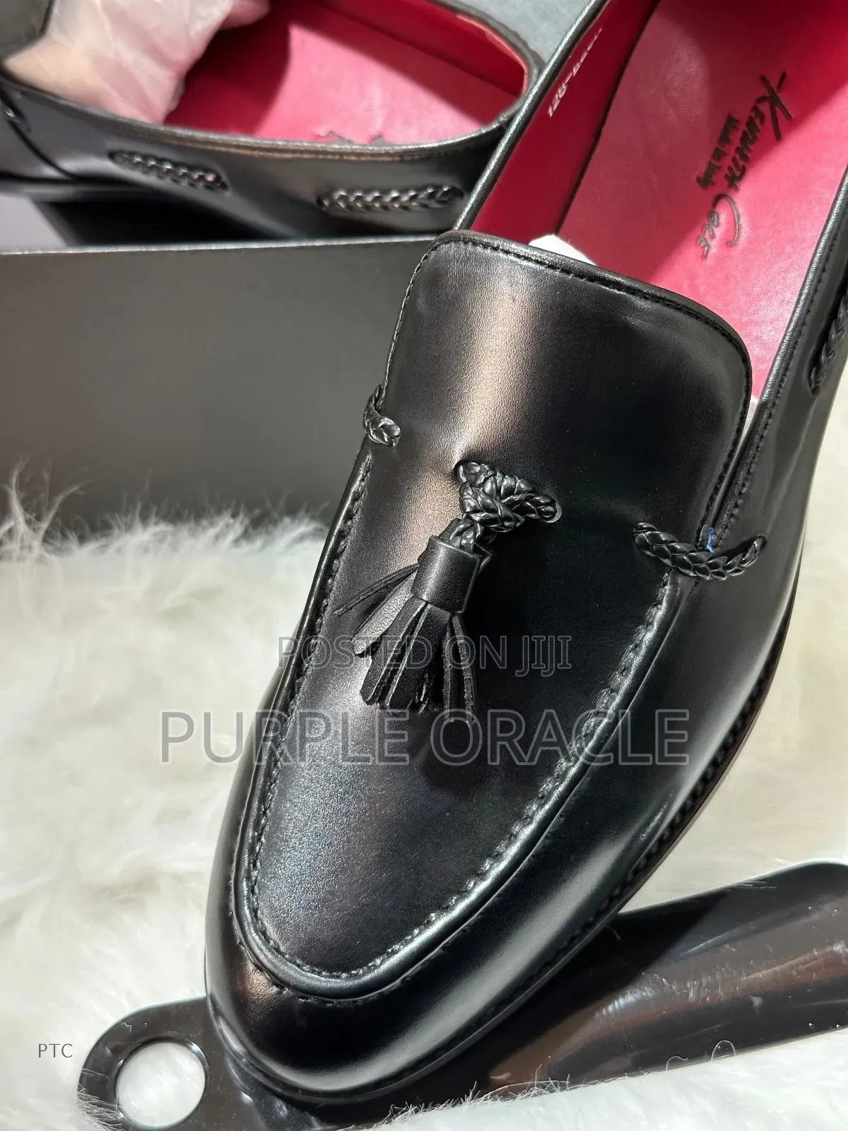 Kenneth Cole Black Leather Tassel Loafers.