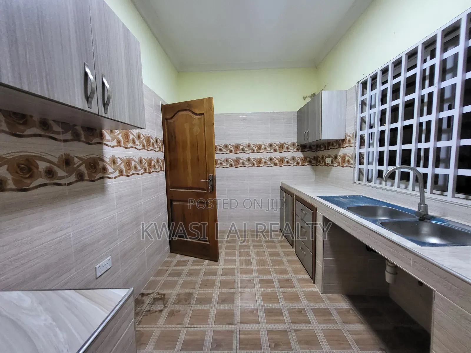 2bdrm Apartment in Whitecross, Weija for rent