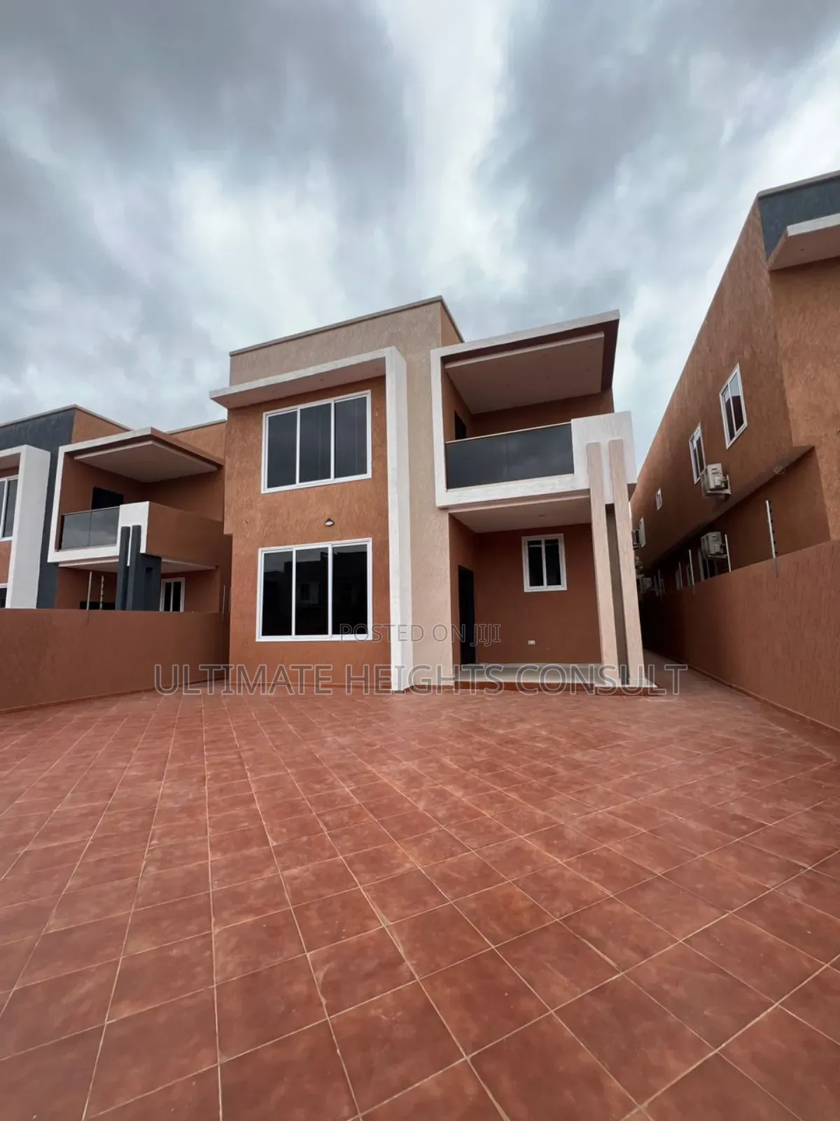 4bdrm House in Ashaley Botwe, Lake Side Estate for sale