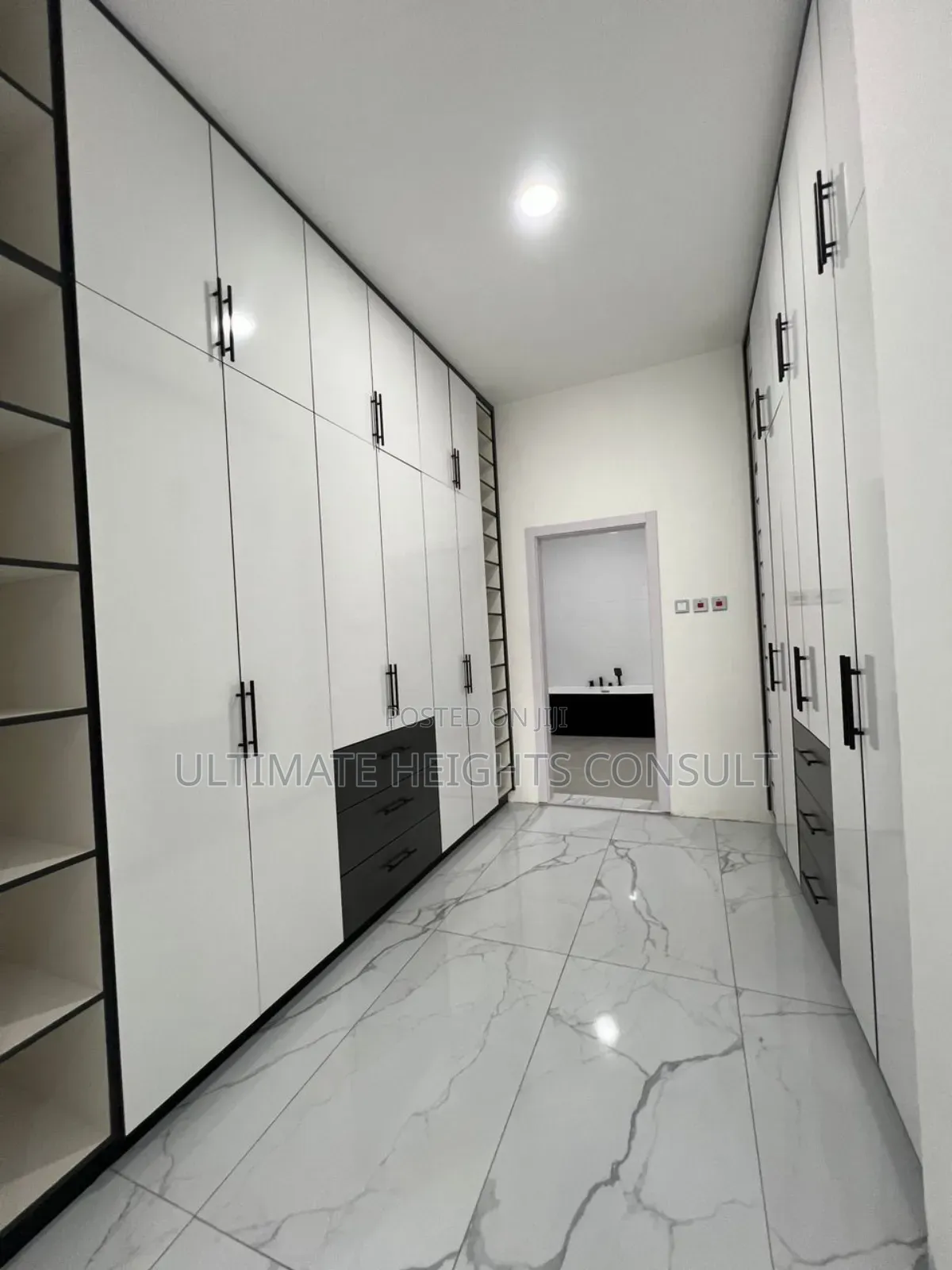 4bdrm House in Ashaley Botwe, Lake Side Estate for sale