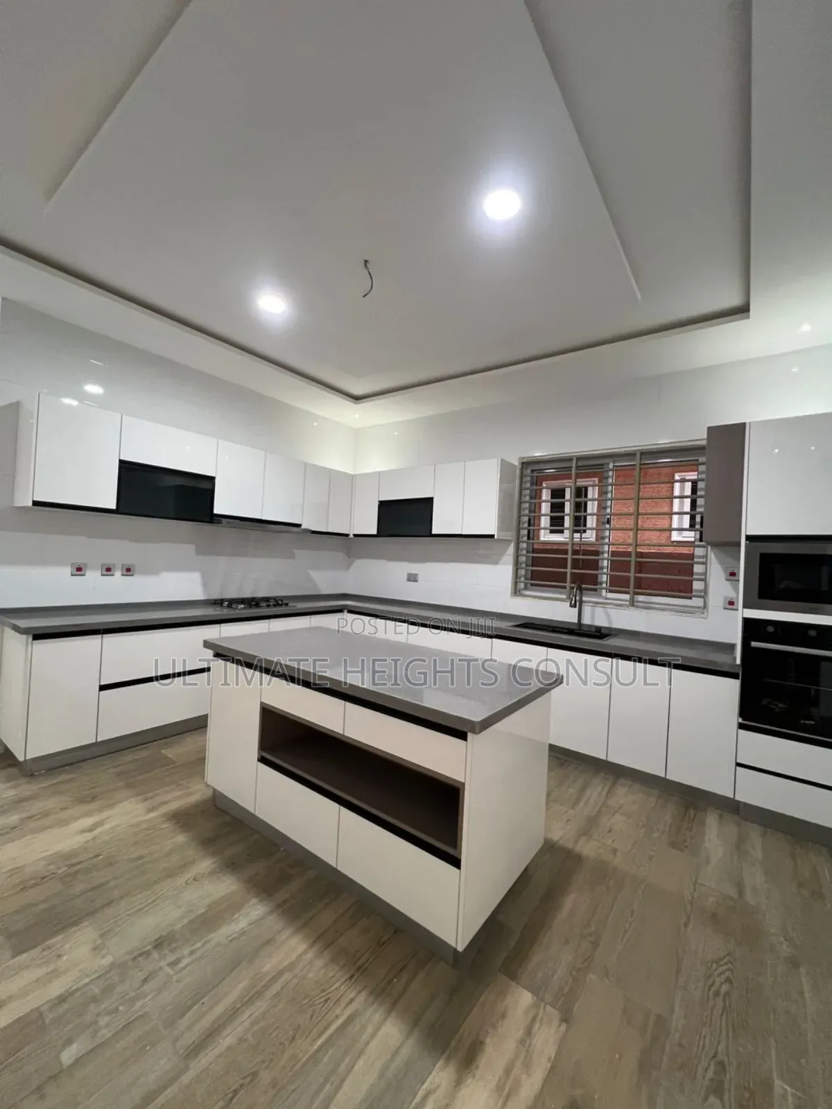 4bdrm House in Ashaley Botwe, Lake Side Estate for sale