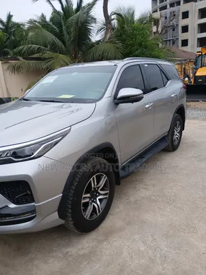 Toyota Fortuner 2.7 AWD 2023 Silver