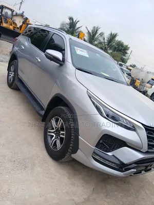 Toyota Fortuner 2.7 AWD 2023 Silver
