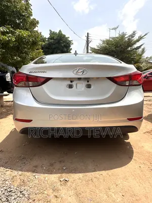 Hyundai Elantra Limited Sedan FWD (1.8L 4cyl 6A) 2016 Silver