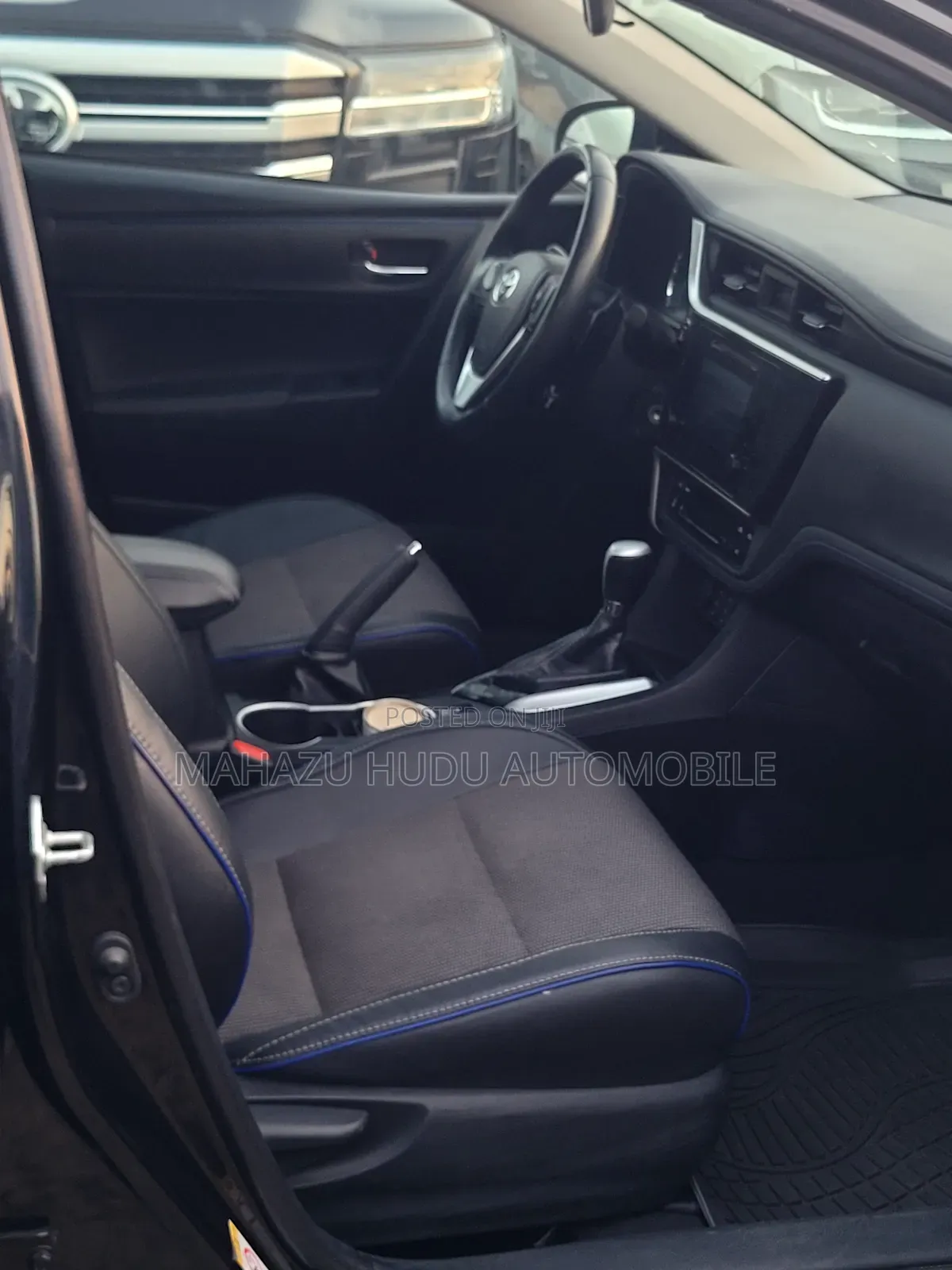 Toyota Corolla SE (1.8L 4cyl 2A) 2019 Black