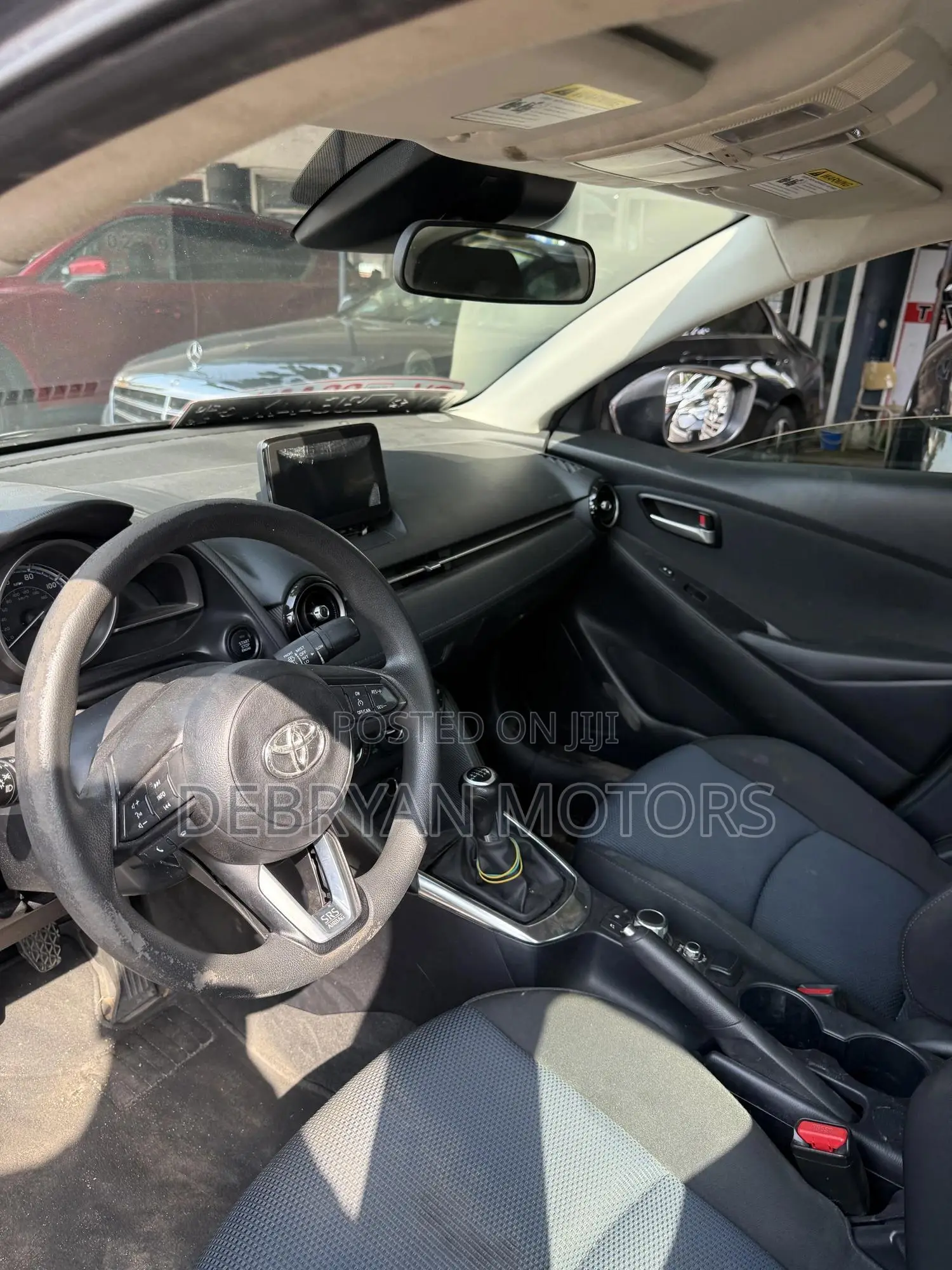 Toyota Yaris XLE Sedan 4dr 2019 Gray