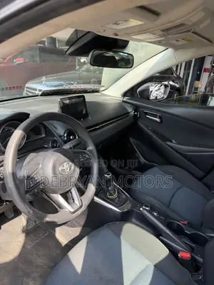 Toyota Yaris XLE Sedan 4dr 2019 Gray
