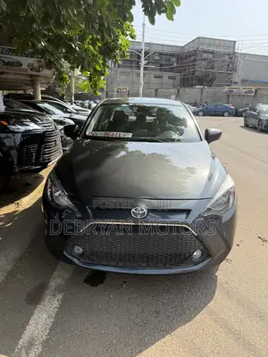 Toyota Yaris XLE Sedan 4dr 2019 Gray