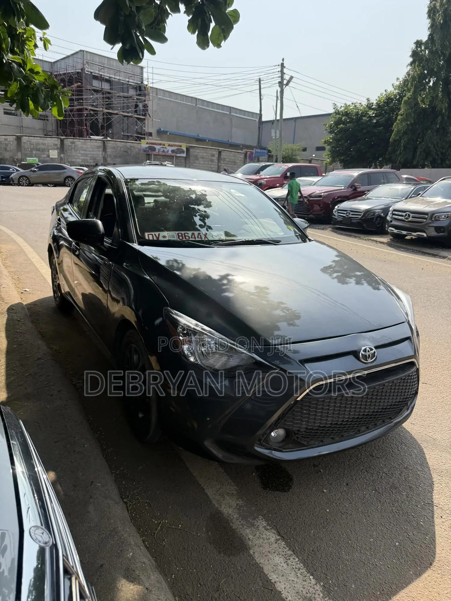 Toyota Yaris XLE Sedan 4dr 2019 Gray