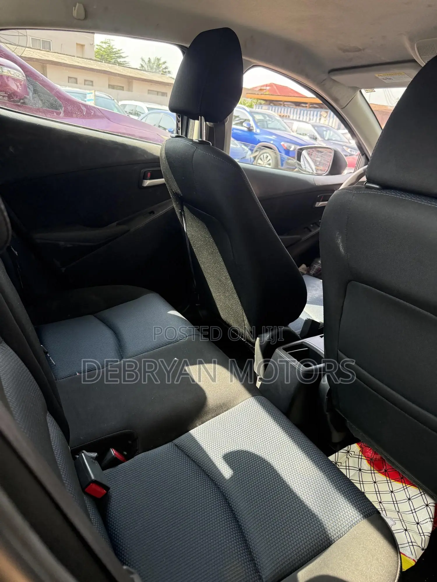 Toyota Yaris XLE Sedan 4dr 2019 Gray