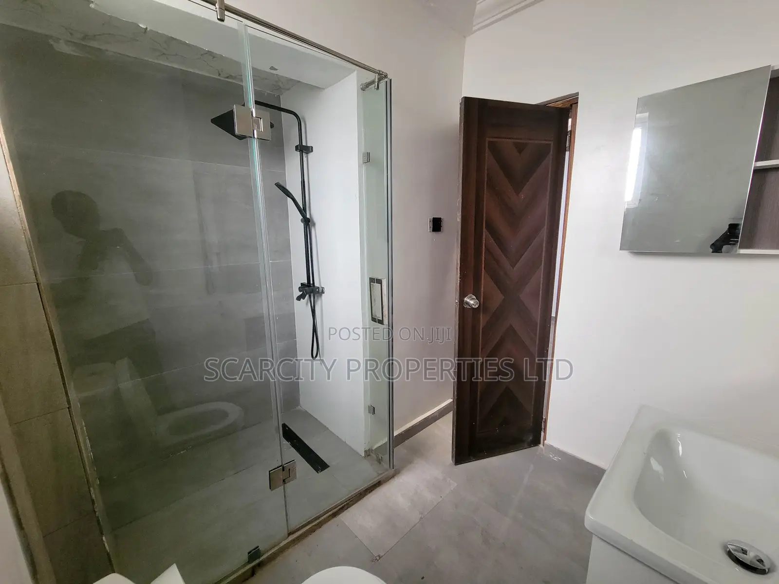 Furnished 2bdrm Apartment in Boundary Road Area for rent