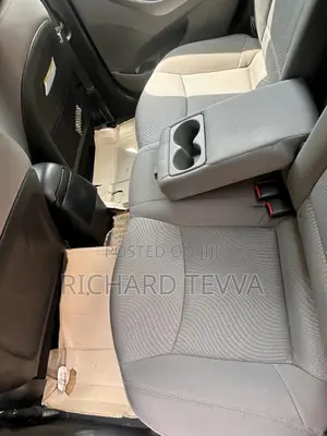 Hyundai Elantra Limited Sedan FWD (1.8L 4cyl 6A) 2016 Silver