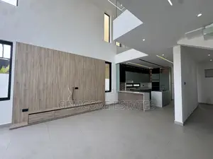 4bdrm House in Nanakrom, Ashaley Botwe for sale