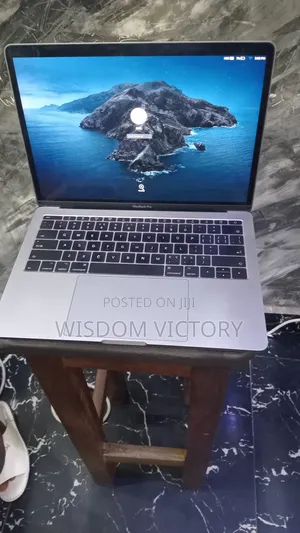 New Laptop Apple MacBook 2017 8GB Intel Core I5 SSD 256GB