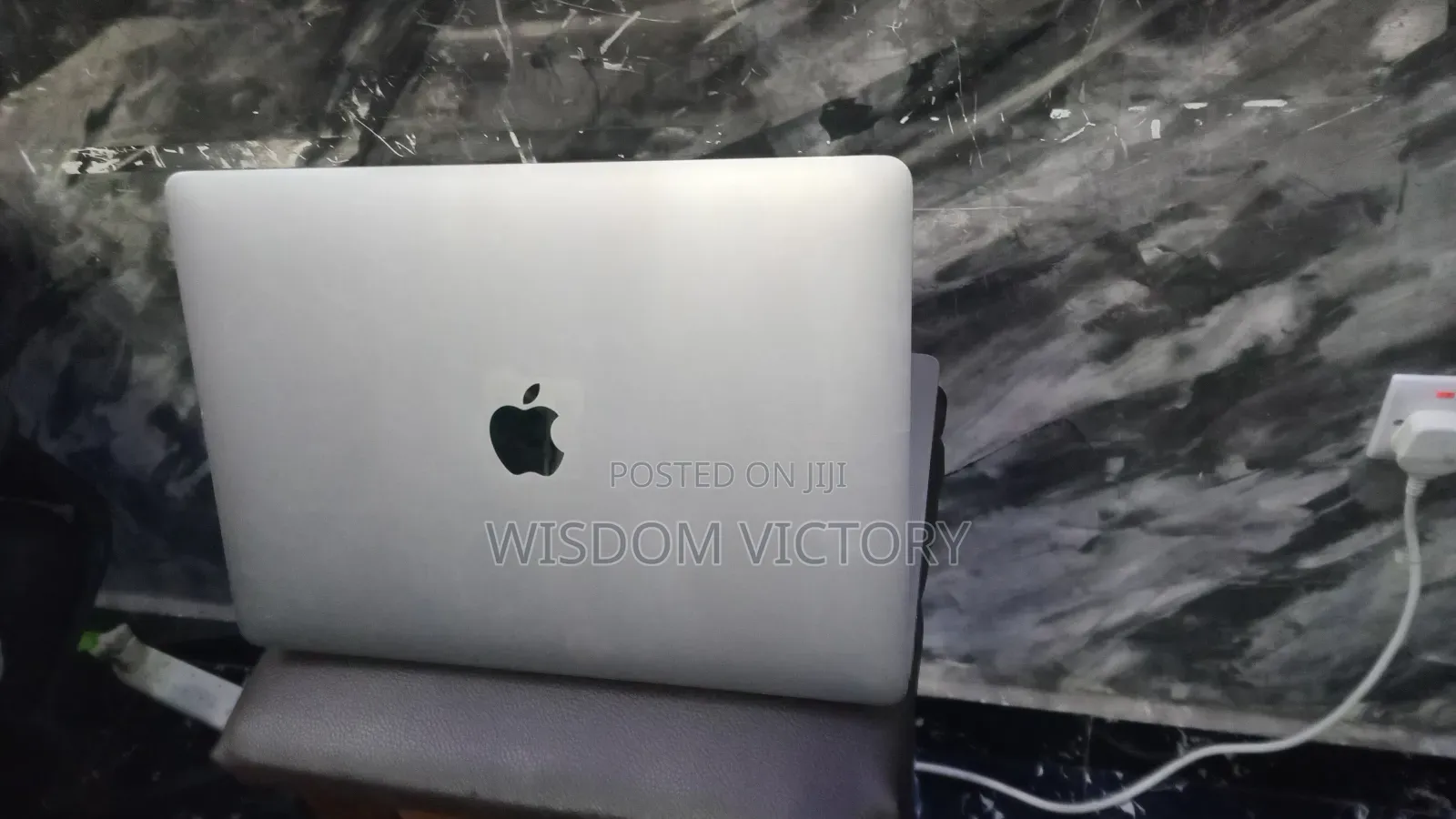 New Laptop Apple MacBook 2017 8GB Intel Core I5 SSD 256GB