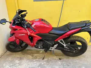 Honda CBR 2012 Red