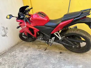 Honda CBR 2012 Red