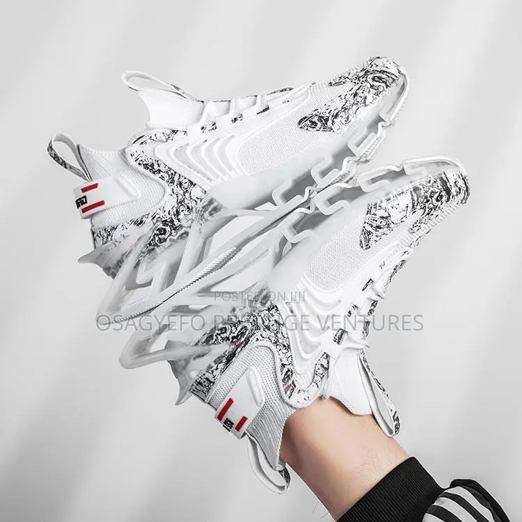 Quality Atom Sneakers White