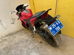 Honda CBR 2012 Red