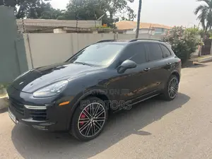 Porsche Cayenne Turbo AWD 2016 Black