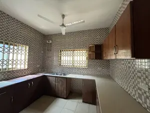 3bdrm Townhouse / Terrace in North Legon for rent