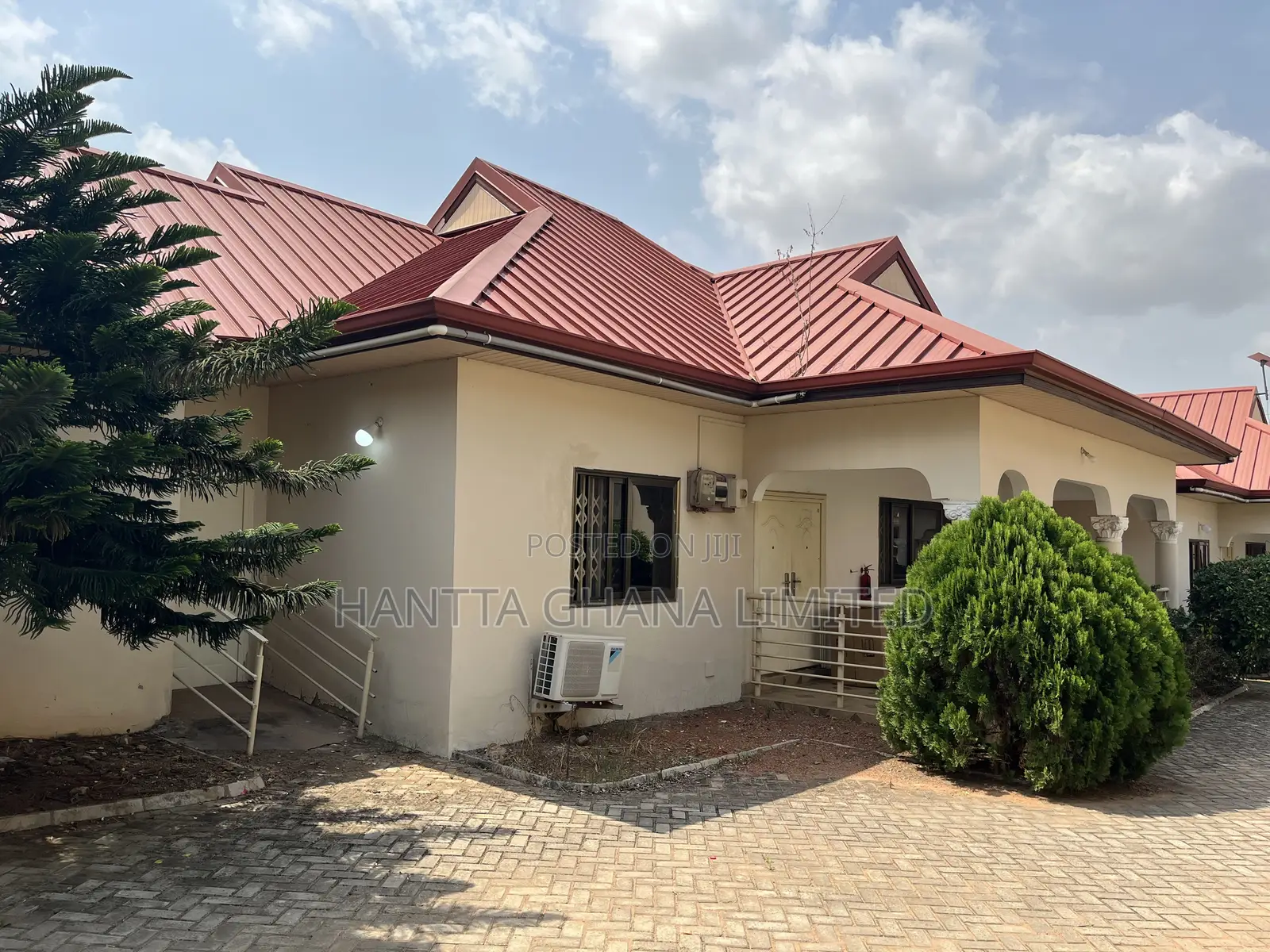 3bdrm Townhouse / Terrace in North Legon for rent
