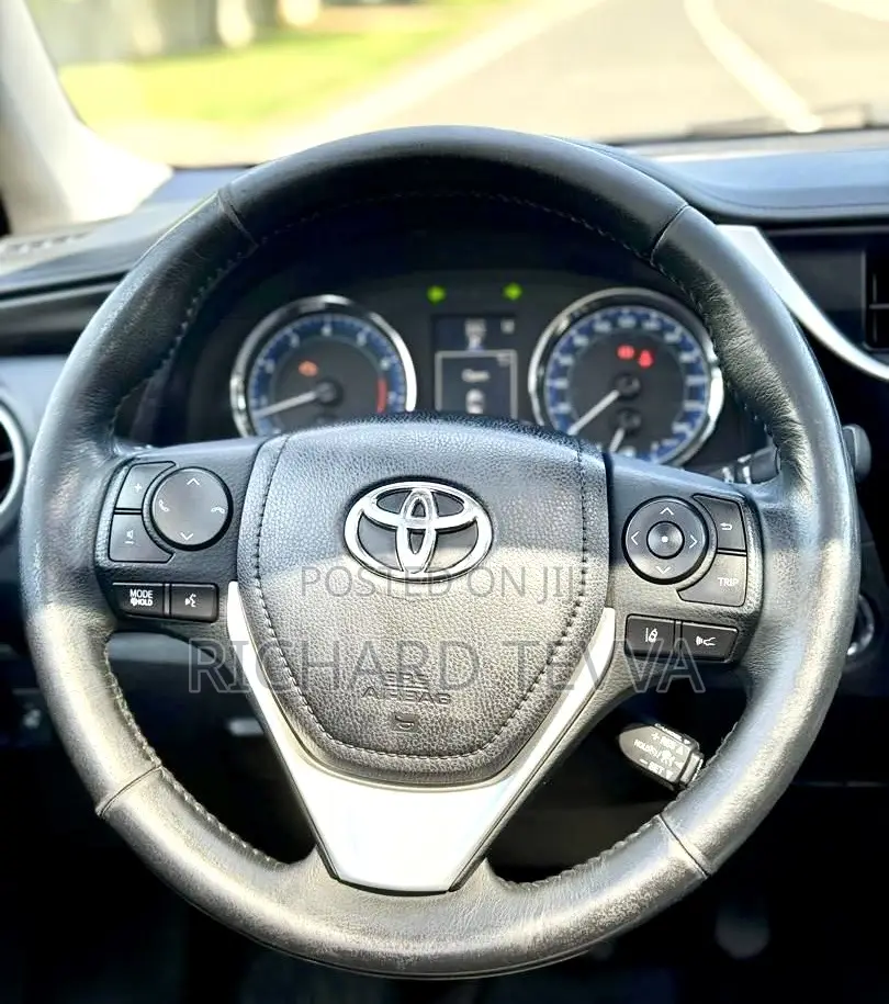 Toyota Corolla 2016 Red
