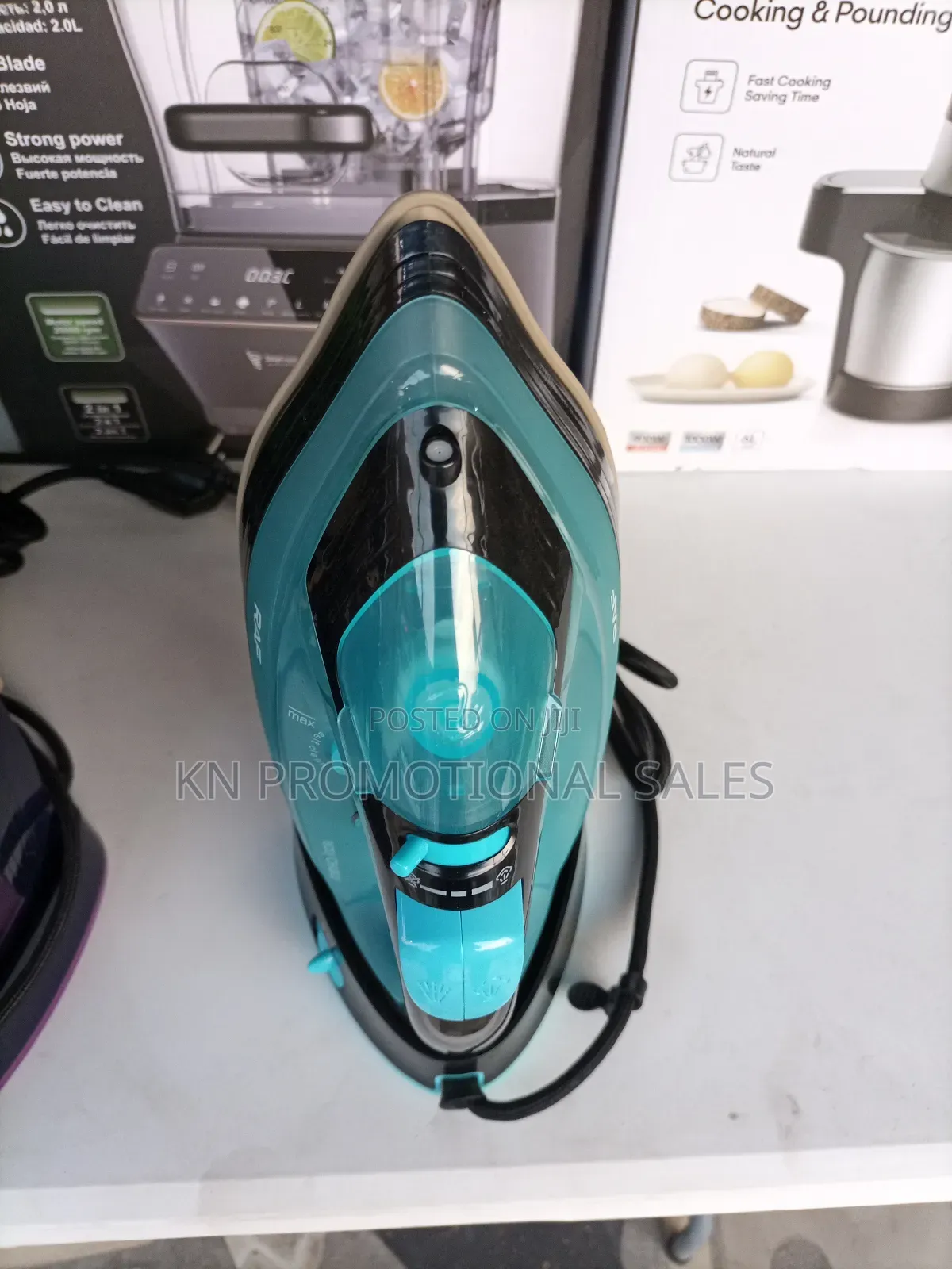 Steaming Iron - Cordless Design