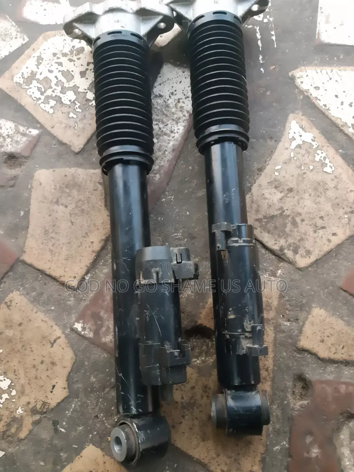 Range Rover Amg 167 Back Shocks
