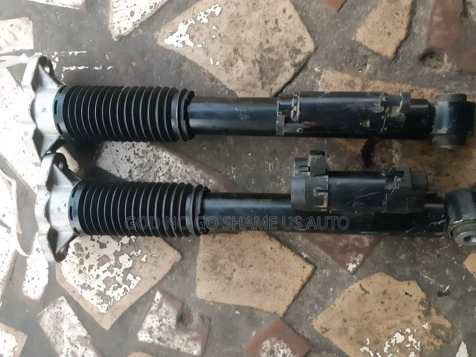 Range Rover Amg 167 Back Shocks