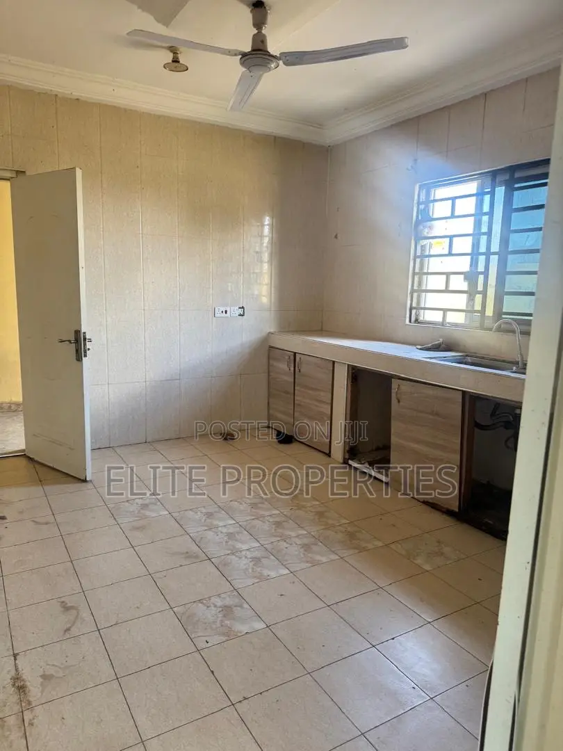 3bdrm House in Mataheko Afienya for rent