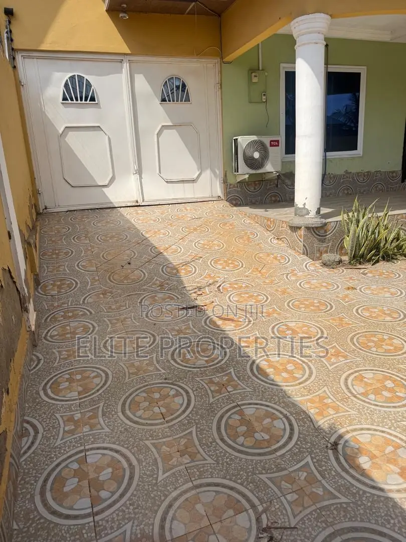 3bdrm House in Mataheko Afienya for rent