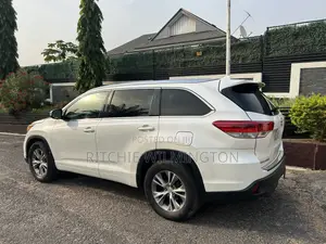 Toyota Highlander Limited 4dr SUV AWD (3.5L 6cyl 6A) 2015 White