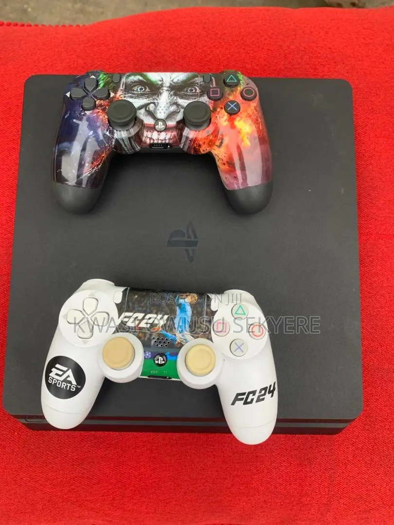Play Station 4 Slim With 70 Games