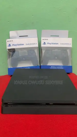 Play Station 4 Slim With 70 Games